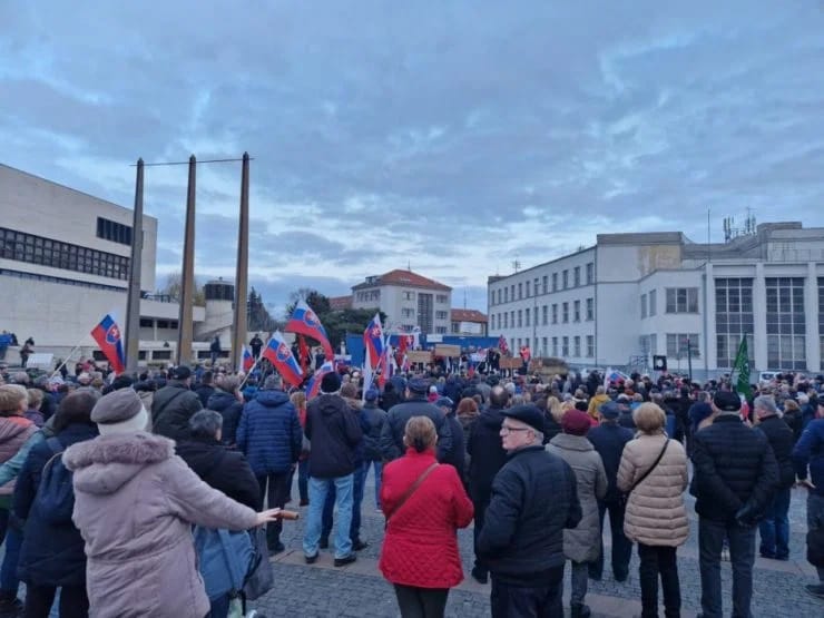 pochod-za-mier-nitra-feb-2023