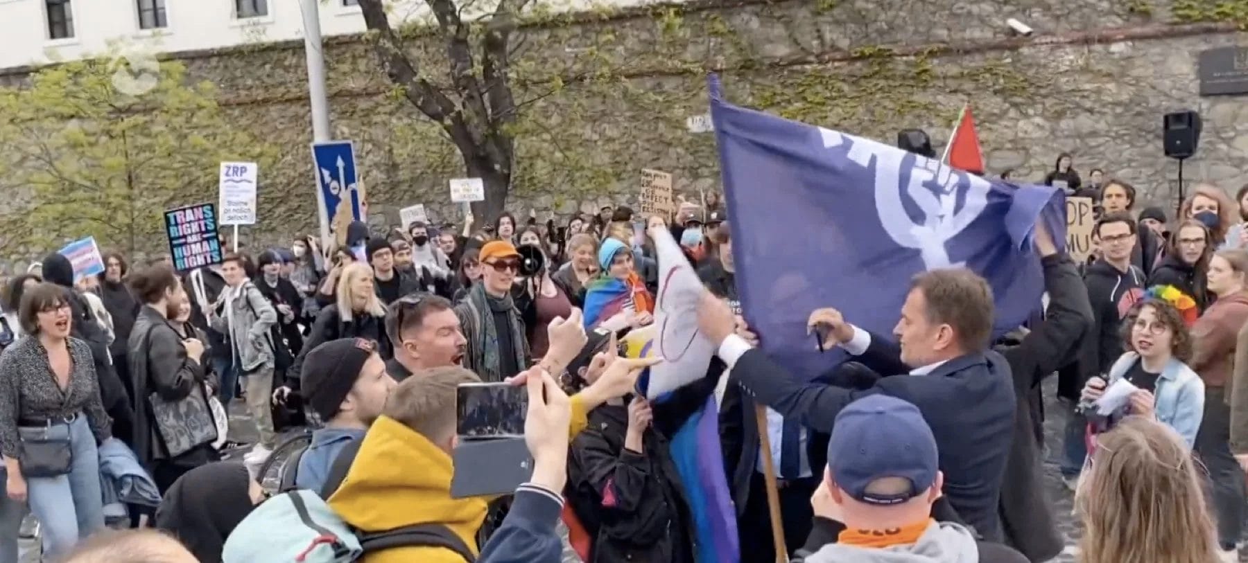 aktivisti-napadli-matovica