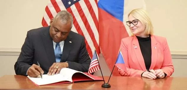 cernochova-lloyd-austin-1