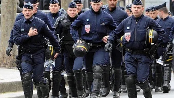 french-police-rise-up-678x381.jpeg