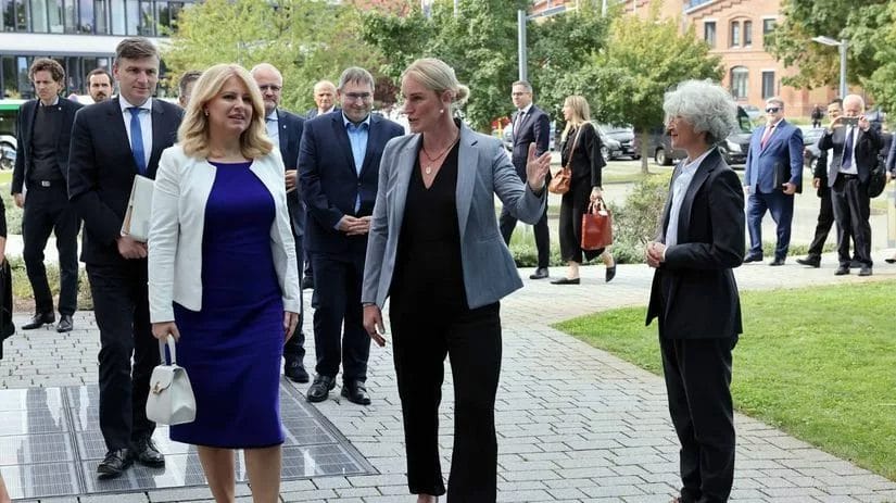 Čaputovú vyznamenali za pomoc pri ovládnutí Európy Nemeckom