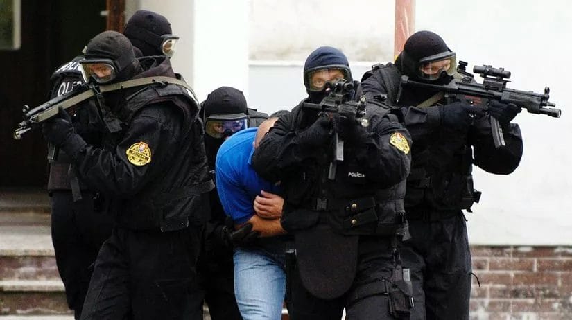 Totalitné praktiky OČTK & „Česť práci“