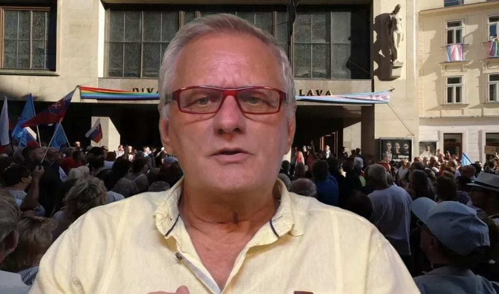 Dnes som sa zúčastnil protestného zhromaždenia pred DPOH, ktoré organizovala Matica Slovenská. Tu sú moje postrehy.