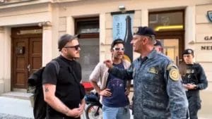 Rakovina Slovenska. Progresívna vláda „mrzkej lúzy“ zmenila Divadlo Pavla Orságha Hviezdoslava na protislovenskú kultúrnu frontu.