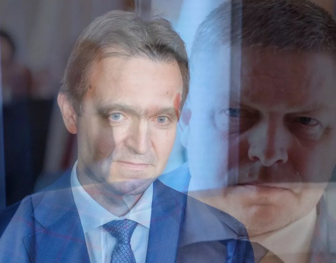 Ficove dôkazy-Odorova zúrivosťi. Hra na solídneho bankára v elegantnom obleku sa skončila.