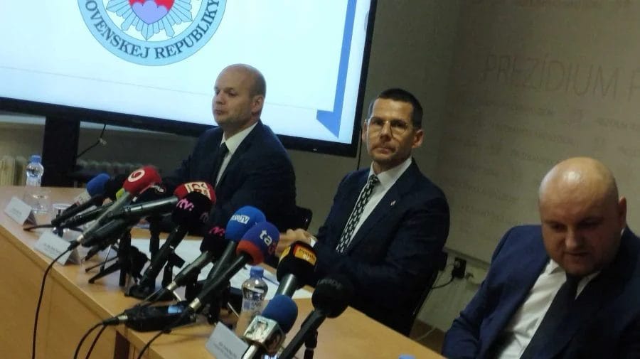 Polícia údajne prepustila všetkých zadržaných. Pán HAMRAN, NEODSTÚPITE ?