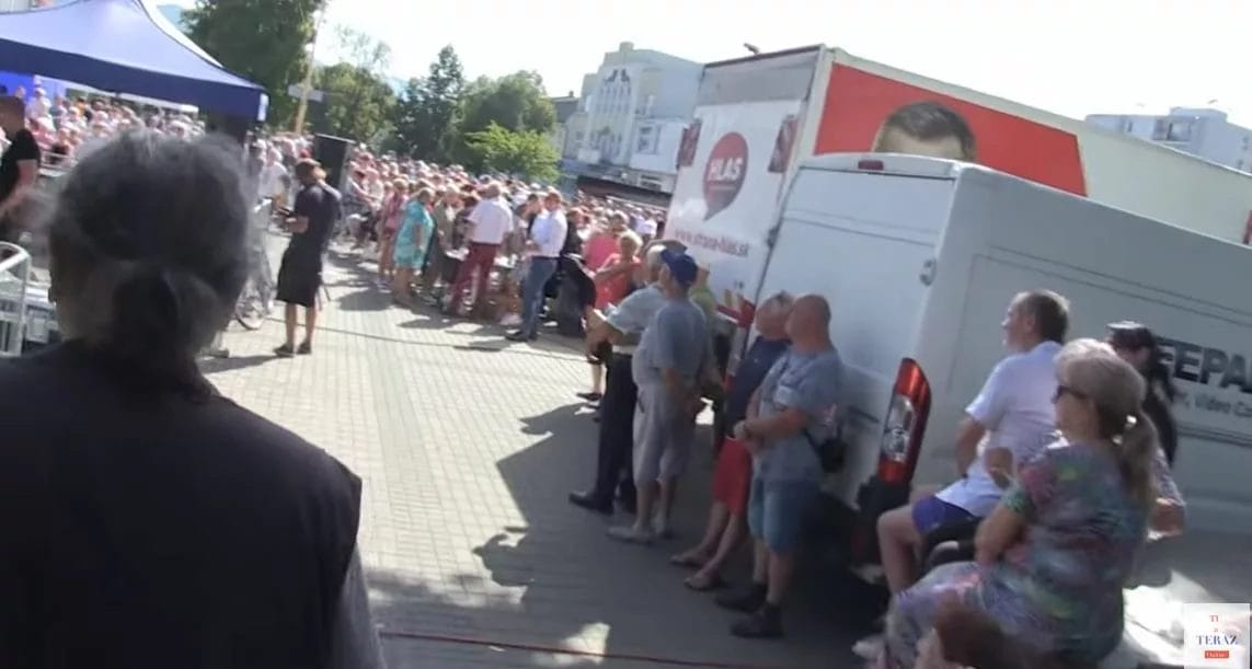 Humenčania posielajú ex-vlády do basy a hodnotia ich pôsobenie ako chaos na chaos.