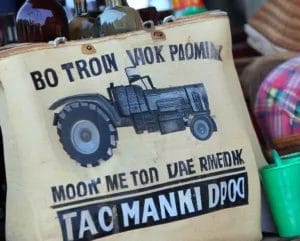 Peter aj Edo pôsobili ako značkové kabelky kúpené na tržnici