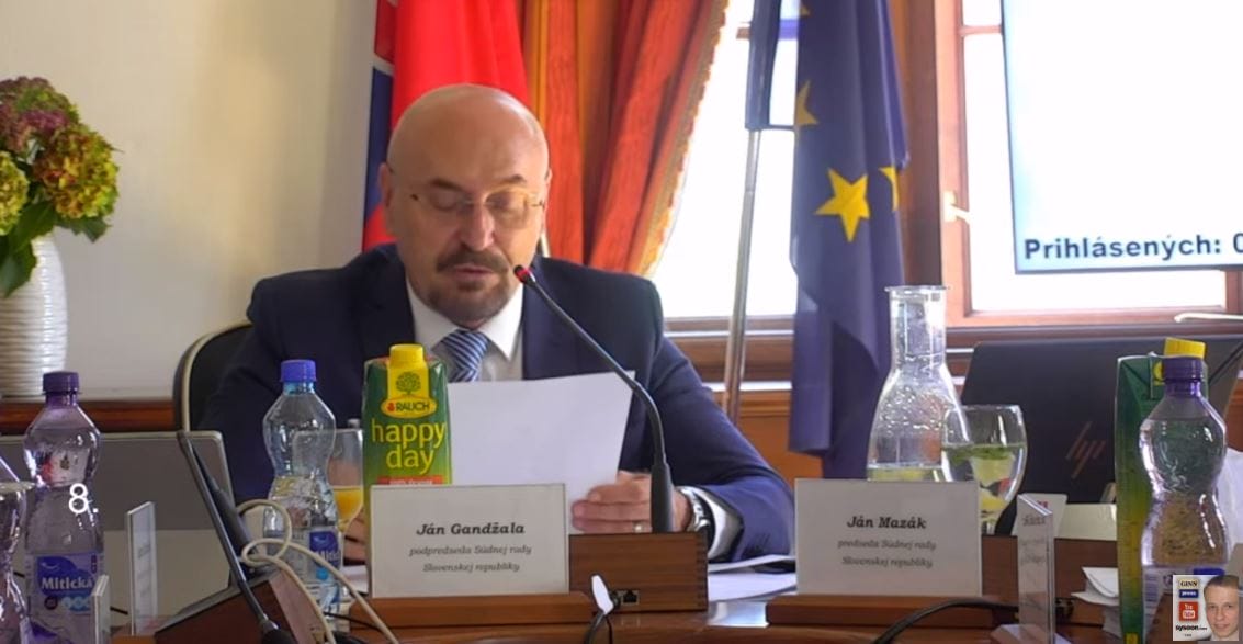 Súdna rada pokračuje 3 dňom vo svoom zasadnutí.