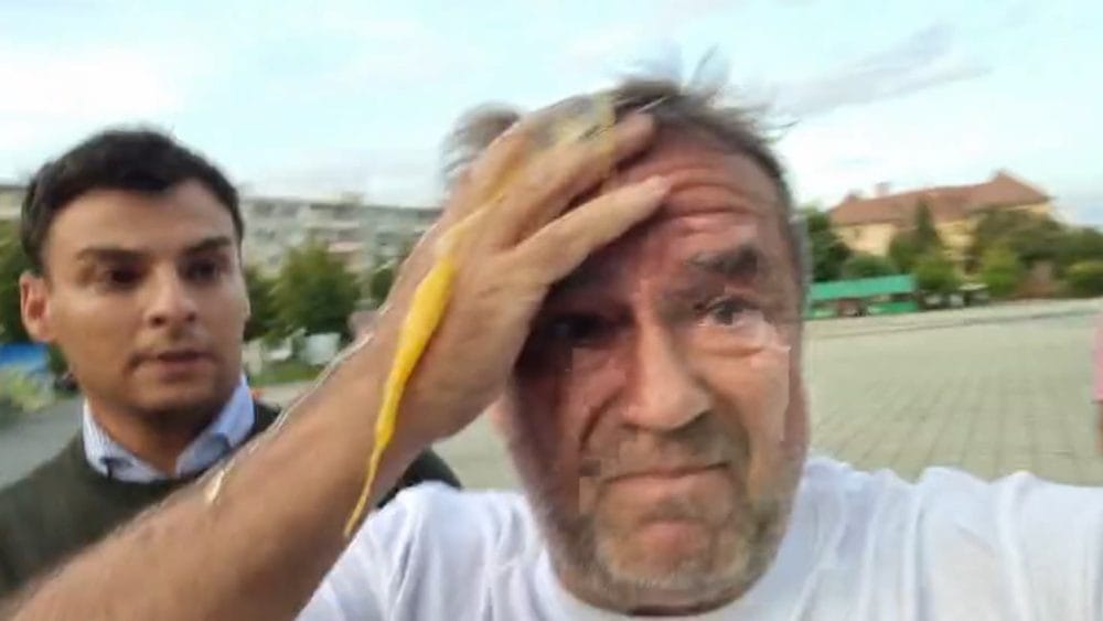 Olajno kampaňuje, Pročko dostal vajcom po hlave, raptor vrieska