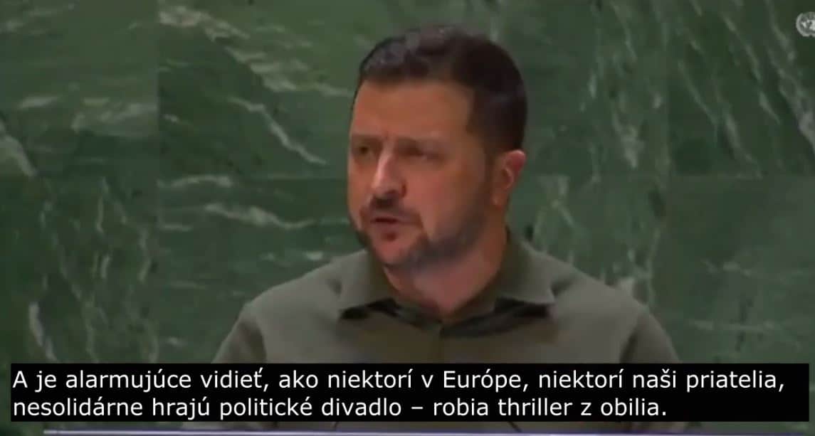 Popravde, herca z Moskvy síce nepoznám, ale Zelenského som už videl hrať. Hlavne na piane…