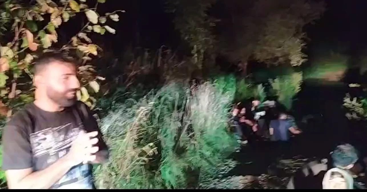 Kým Hamran na tlačovkách nahadzuje slajdy, migrantov musia po súkromných pozemkoch naháňať samotní daňoví poplatníci...