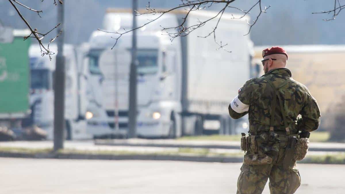 Česko a Polsko zavádějí na hranicích se Slovenskem kontroly.