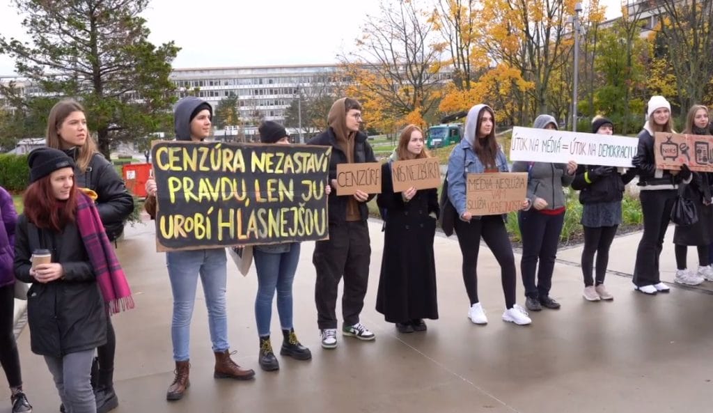 Hodnotová kríza domotanej mladšej časti populácie & Progresívne vyšinuté média