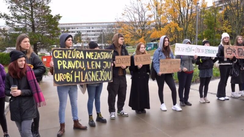 Hodnotová kríza domotanej mladšej časti populácie & Progresívne vyšinuté média