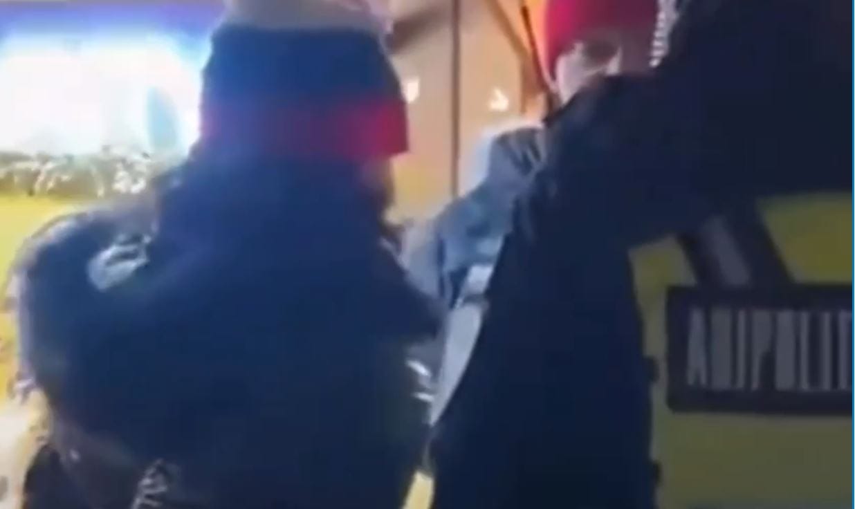 Video: V Estónsku za slovenskú zástavu pokuta 1200 eur