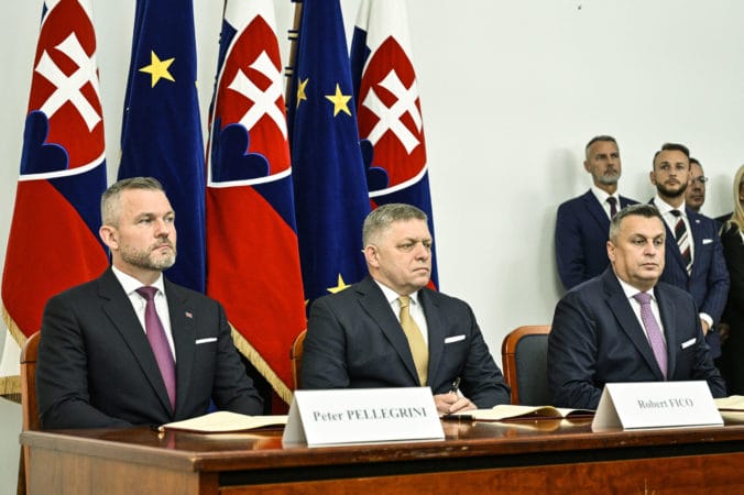 Likviduje koalícia podnikateľov ? Podľa politikov opozície a podľa novinárov, čo im slúžia, tak áno.