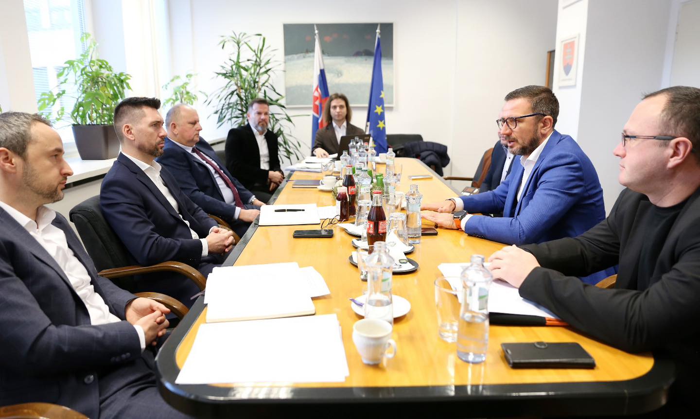 Richard Takáč -Vláda plánuje narobiť poriadky so zahraničnými reťazcami