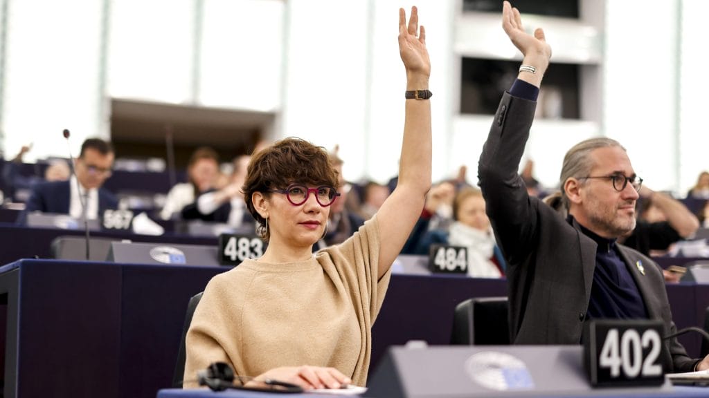 Varovanie pre všetkých Slovákov, aby ani omylom nedali hlasy zradcom vlasti Bilčík, Wiezik, Hojsík, Nicholsonová, Pollák, Mihal, Jurzica-hanbite sa.