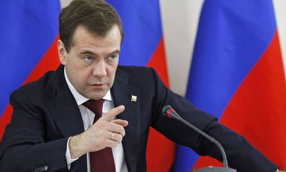 Medvedev: Výsledok útoku USA na Irán je, že viacero krajín je teraz pripravených dodať Iránu jadrové zbrane.