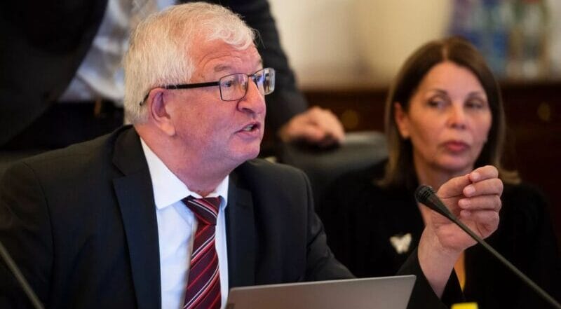 Savenna Monteloup: Mazák zavádza v Denníku N, keď klame o právnom názore Burdu