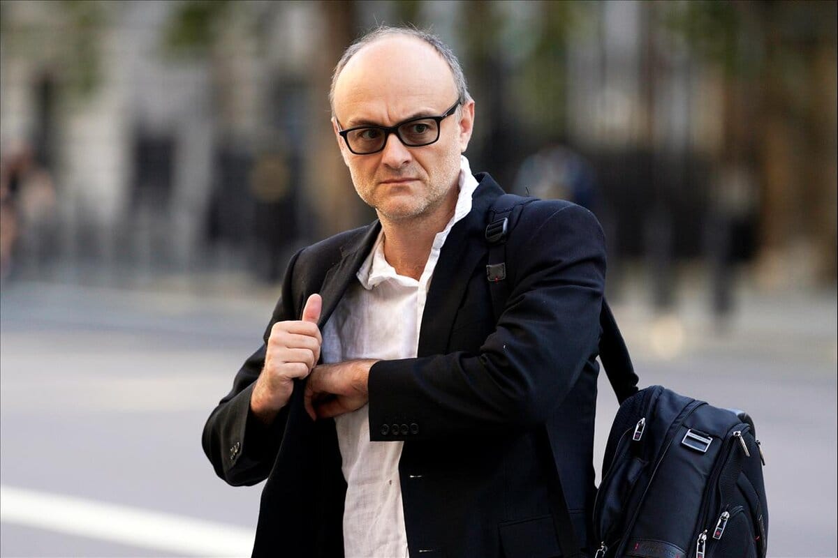 A tiež, podľa pána Dominica Cummingsa, bývalého poradcu premiéra Johnsona, ktorý spôsobil strašný škandál: Malé Rusko je skorumpovaná diera, Pan Zelenskyj je tekvica a nafúknutá bublina a Briti ...-2