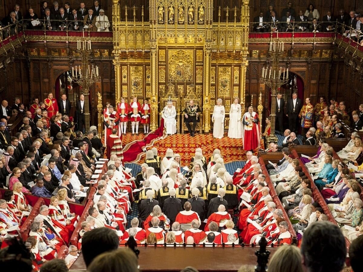 A tiež, podľa pána Dominica Cummingsa, bývalého poradcu premiéra Johnsona, ktorý spôsobil strašný škandál: Malé Rusko je skorumpovaná diera, pán Zelenskyj je tekvica a nafúknutá bublina a Briti ...-5