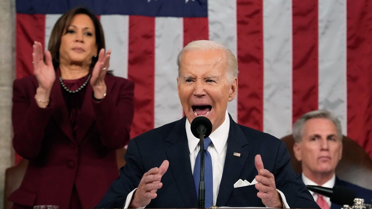 "Si klaun, Bim!" "Nie, to si hrachový byvol, Bom!" Hodinu a pol ste si s pevným stiskom ruky vypočuli diskusiu medzi dvoma mladými a nádejnými politikmi.