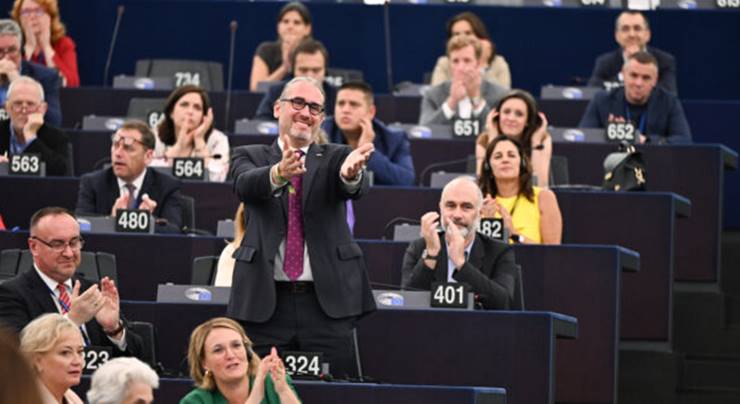 Uršula a korupcia & Ostrihoňová a Hojsík & Politický idiotizmus!