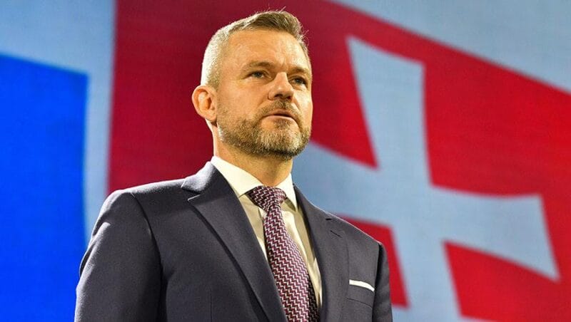 Pellegrini sa čoraz viac podobá nie len na Čaputovú, ale hlavne na Korčoka.