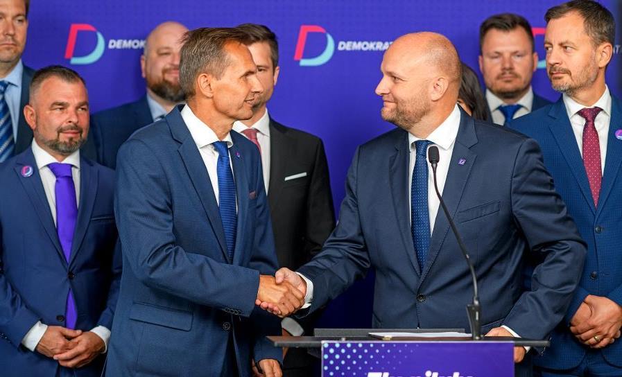 Cintulovci tzv. Demokrati, chcú prinútiť prezidenta aby vzal kompetenciu schválenia „Pandemickej dohody“ na seba