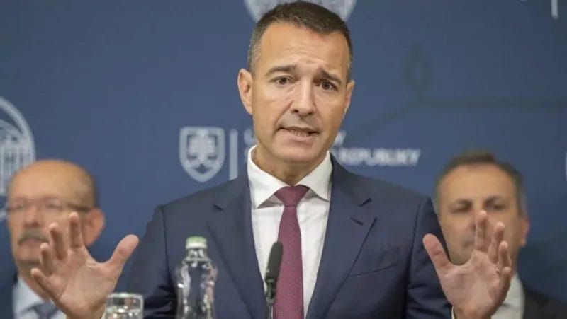 Minister školstva Drucker, haló budíček! Politický aktivizmus na našich školách