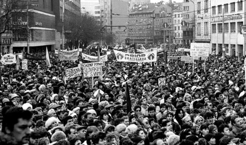 Baví Vás tento cirkus okolo 17.11?