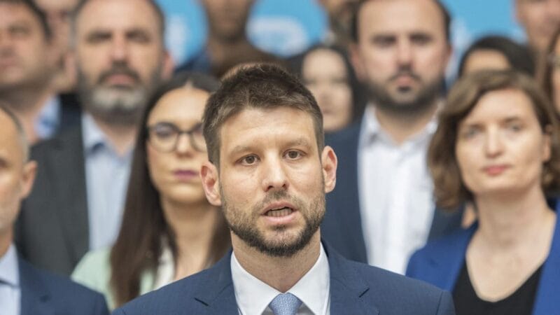 PS by bez zahraničných peňazí a podpory štvavých médií nemalo ani 3 %