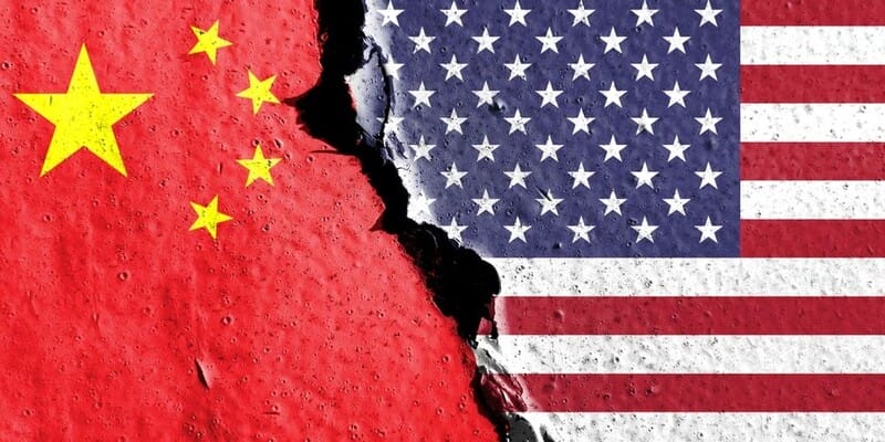 Čína dusí dodávky kritických nerastov západným obranným spoločnostiam