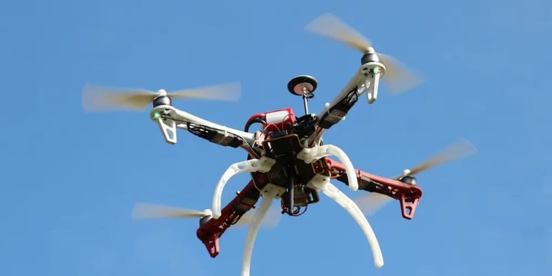 Fraška s dronmi pokračuje. Nad belgickou vojenskou základňou spozorovali drony