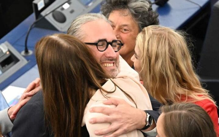 My budeme vyrábať zbrane a oni (EÚ) za ne zaplatia,“ Len idiot sa tomu môže tešiť