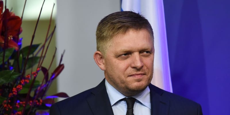 Fico: „Rusi kľačia len preto, aby si zaviazali šnúrky na topánkach“