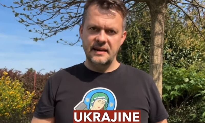 Minister s výškou IQ hobby horsing koníka