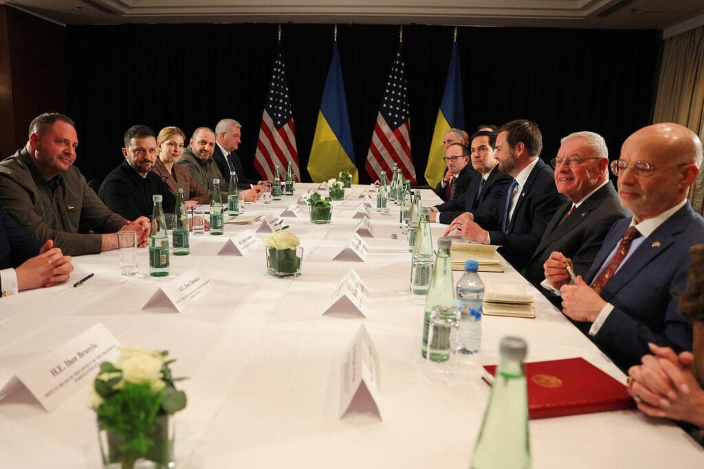 2025-02-14T171255Z_323336765_RC2HUCA0GJL6_RTRMADP_3_SECURITY-MUNICH-VANCE-ZELENSKIY-pic4_zoom-1500x1500-95354