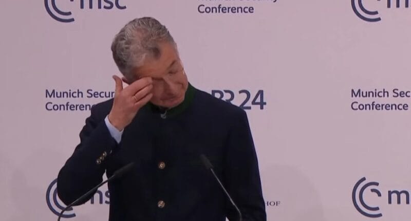 šef konferencie v mníchove plače