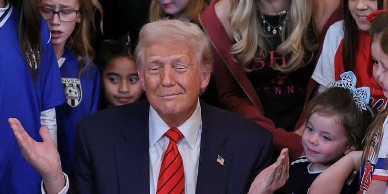 Politico: Trump zasiahol EÚ rozsiahlymi 30-percentnými clami