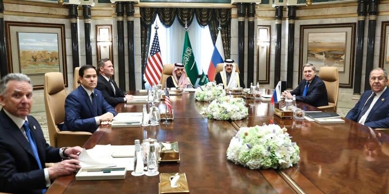 Ruská delegácia prichádza do Rijádu na stretnutie s predstaviteľmi USA