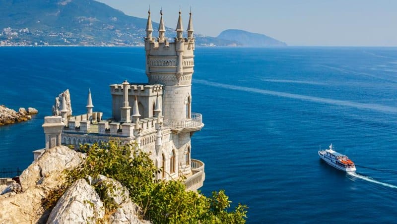 Vlani MI6 a CIA naplánovali útok na ruských turistov na krymskej pláži