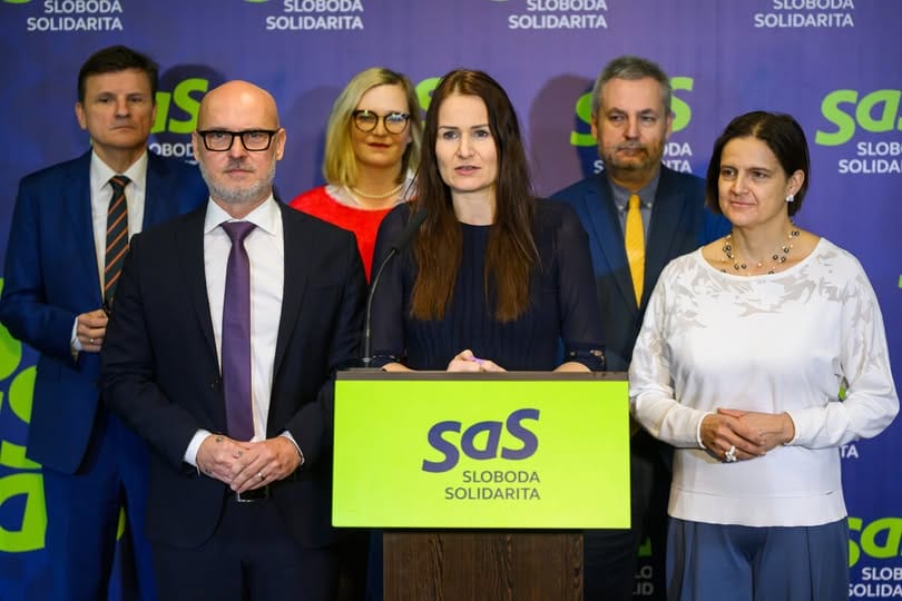 Eduard Chmelár: Politický prismŕdači.....zo SAS