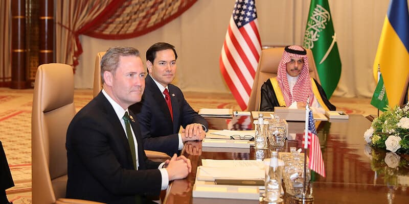 Ukrajina a americké tímy rokujú v Saudskej Arábii