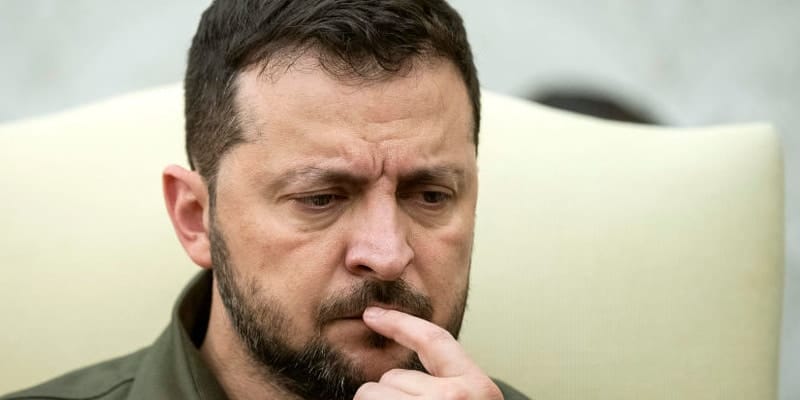 Zelenskyj je pri urovnávaní konfliktu na Ukrajine iba pozorovateľom