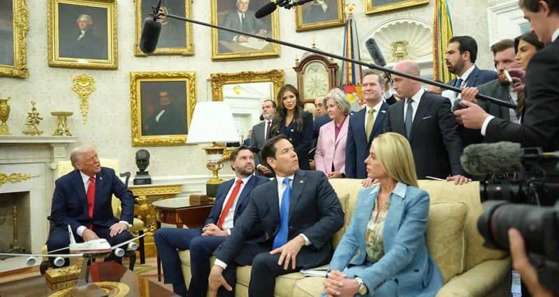 EÚ hľadá priamu linku k Trumpovi