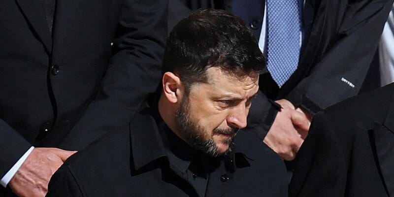 Melonim, Starmer a Zelenskyj sa stretli s Trumpom vo Vatikáne na pohrebe pápeža