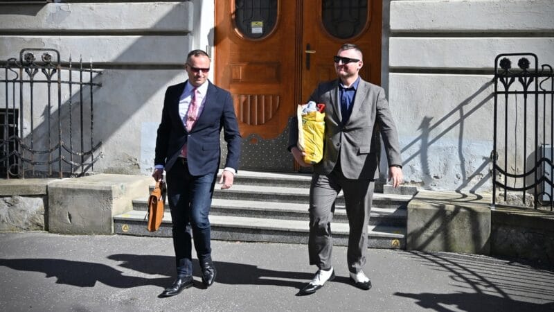 Bombič & extrémizmus, podnecovanie, kyberšikana